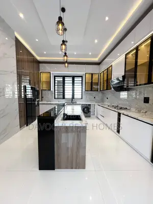 Luxurious 5 Bedroom Fully Detached Duplex With Bq