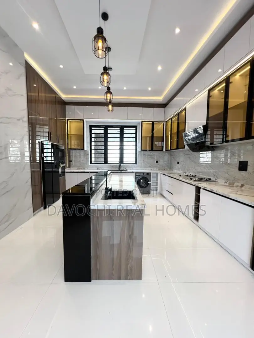 Luxurious 5 Bedroom Fully Detached Duplex With Bq
