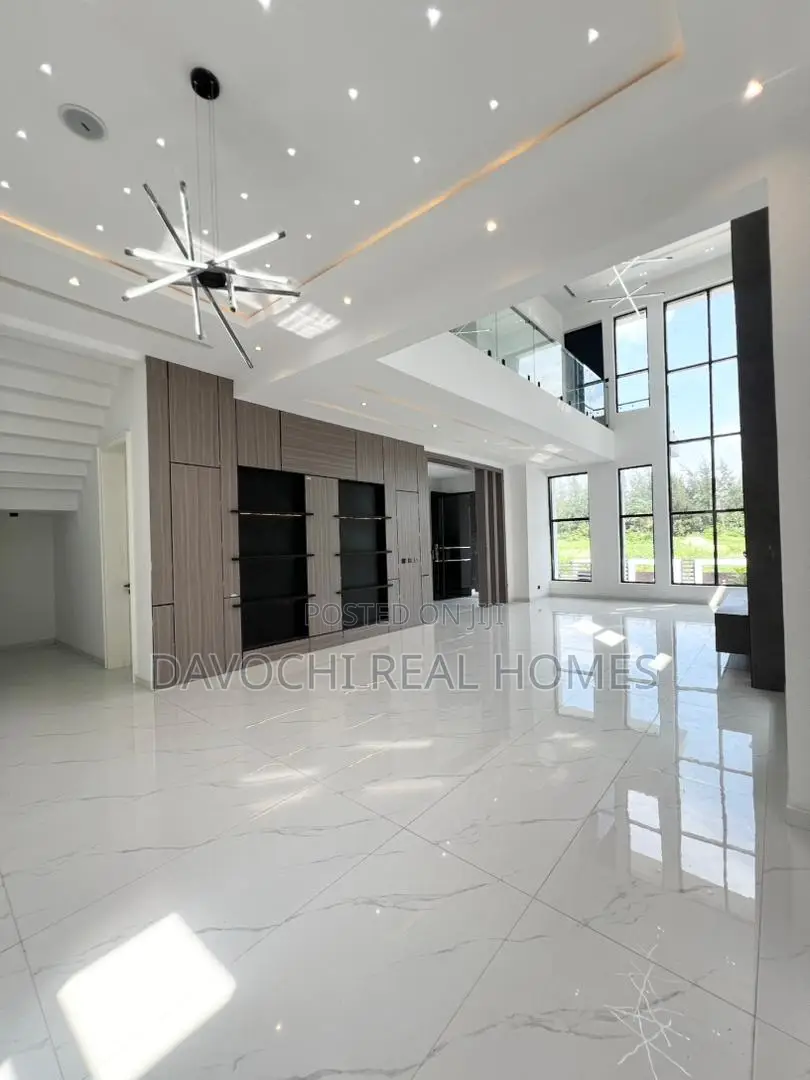 Luxurious 5 Bedroom Fully Detached Duplex With Bq