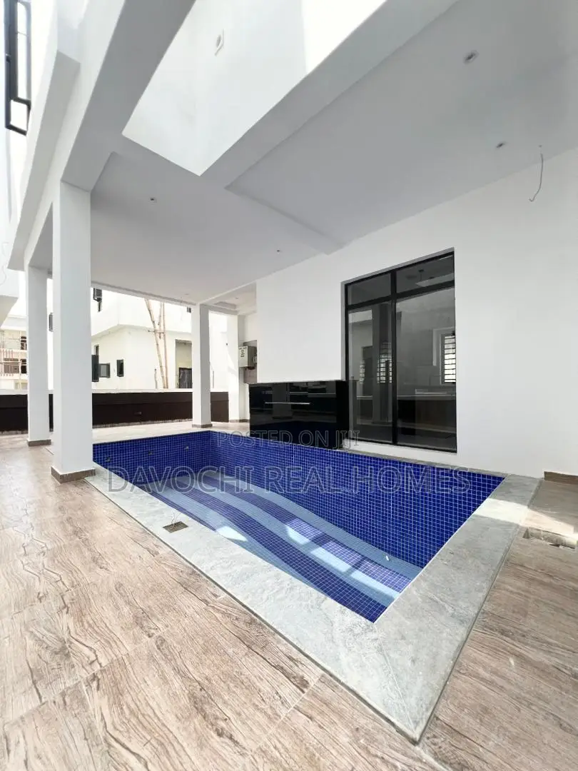 Luxurious 5 Bedroom Fully Detached Duplex With Bq
