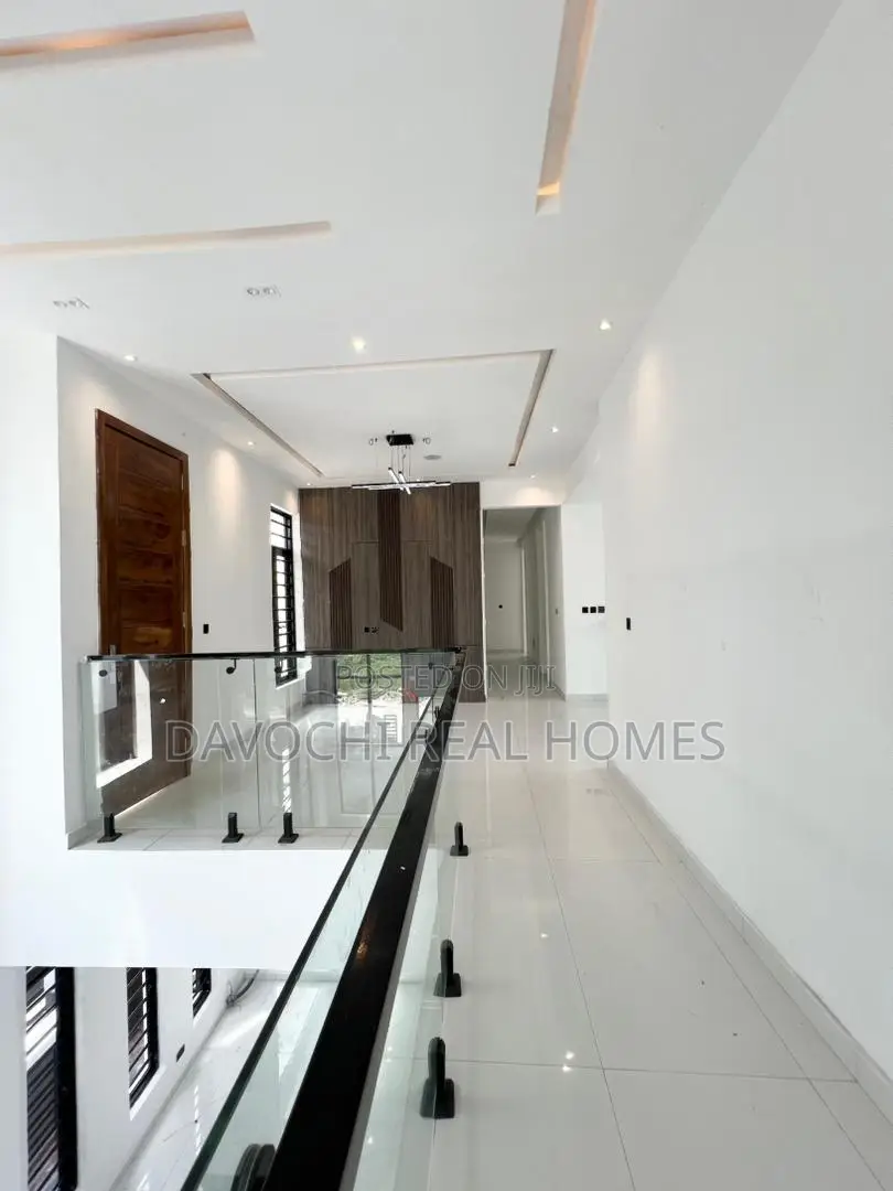 Luxurious 5 Bedroom Fully Detached Duplex With Bq