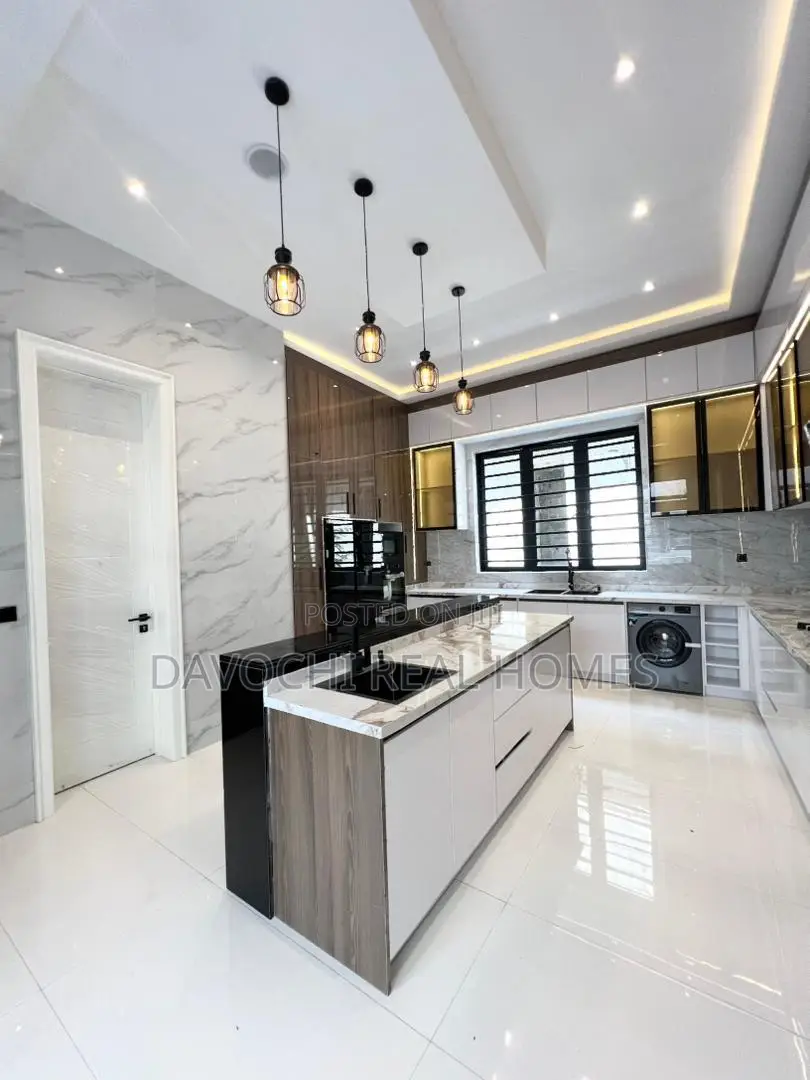 Luxurious 5 Bedroom Fully Detached Duplex With Bq