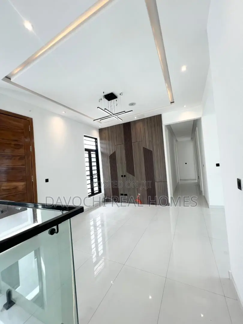 Luxurious 5 Bedroom Fully Detached Duplex With Bq