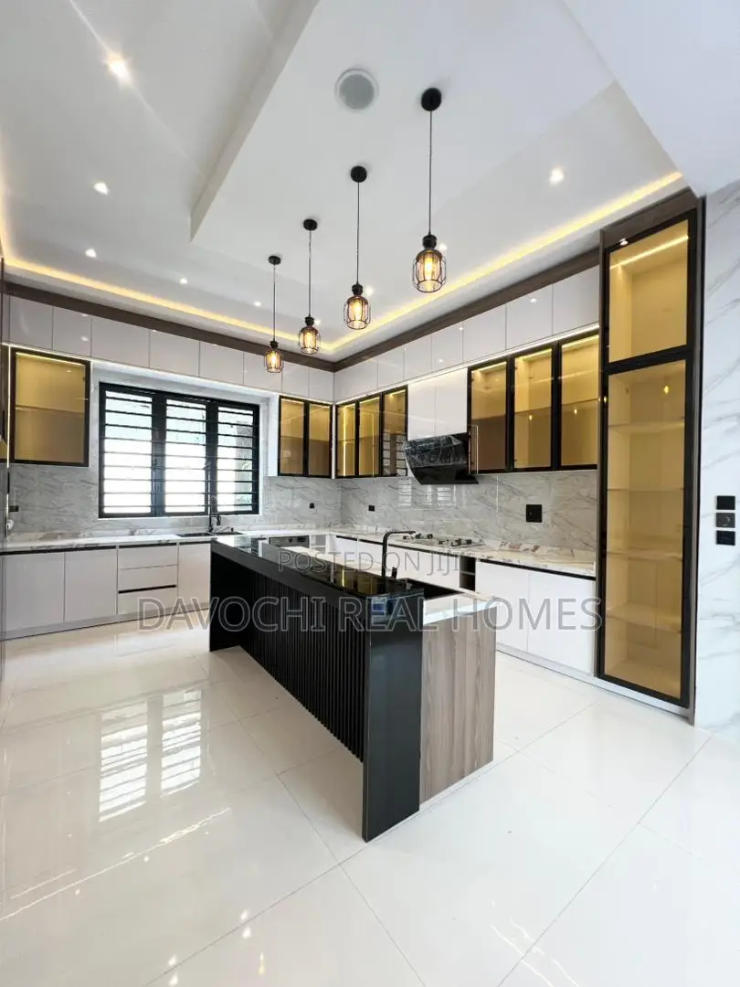 Luxurious 5 Bedroom Fully Detached Duplex With Bq