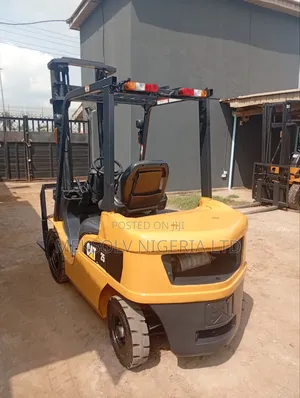 2.5tons Caterpillar Forklift