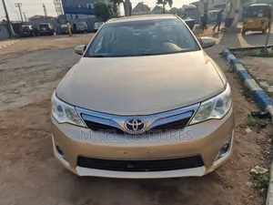 Toyota Camry LE 4dr Sedan (2.5L 4cyl 6A) 2013 Gold