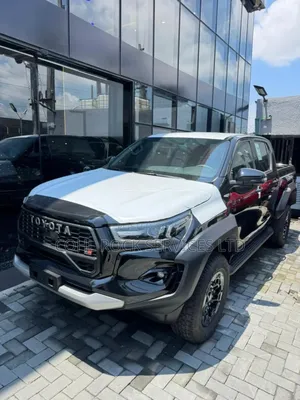New Toyota Hilux 2024 Black