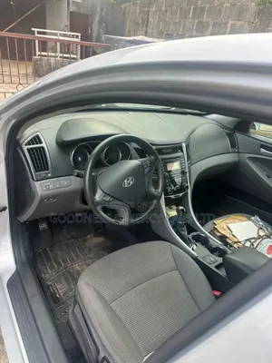 Hyundai Sonata GLS Sedan FWD (2.4L 4cyl 6A) 2013 Silver