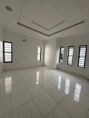 Studio Apartment in Orchild Road, Chevron for rent