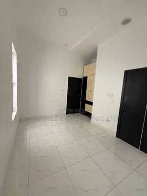 Studio Apartment in Orchild Road, Chevron for rent