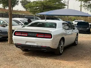 Dodge Challenger 2022 White