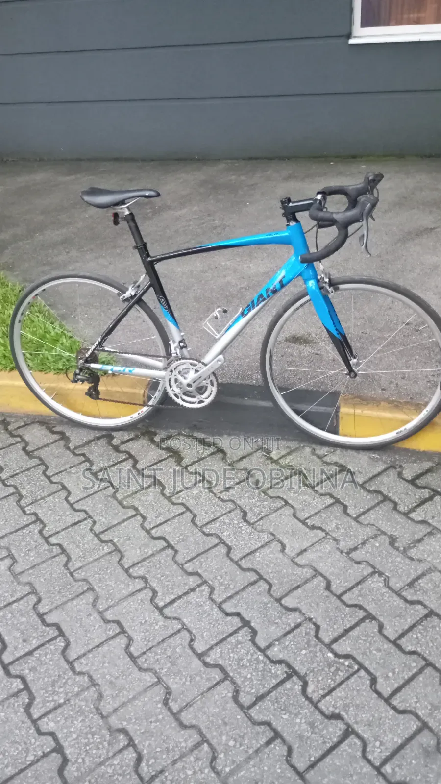 Giant Road Bicycle Up for Grab
