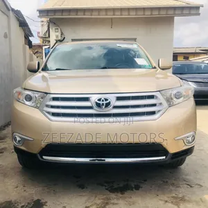 Toyota Highlander Limited 2012 Gold