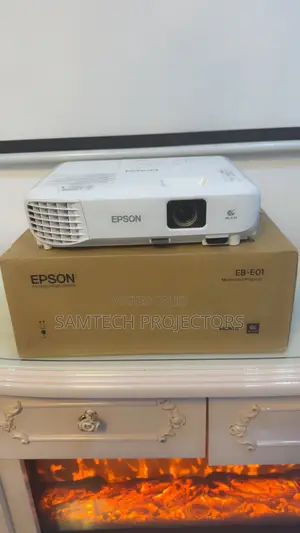 Brand New Epson Eb- E01 Daylight And Multimedia Projector