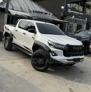 Toyota Hilux 2025 White
