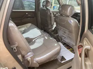 Toyota Sequoia SR5 4dr SUV (4.7L 8cyl 4A) 2003 Gold