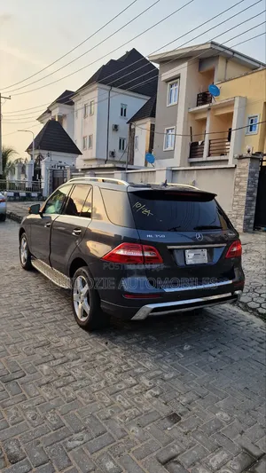Mercedes-Benz M Class ML350 4MATIC 4dr SUV AWD (3.5L 6cyl 7A) 2015 Gray