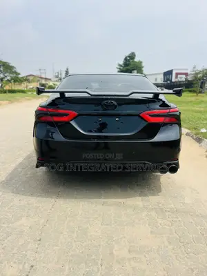 Toyota Camry SE FWD (2.5L 4cyl 8AM) 2018 Black