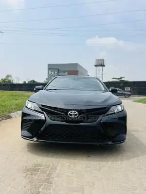 Toyota Camry SE FWD (2.5L 4cyl 8AM) 2018 Black