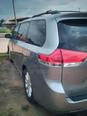 Toyota Sienna XLE 8 Passenger 2011 Gray