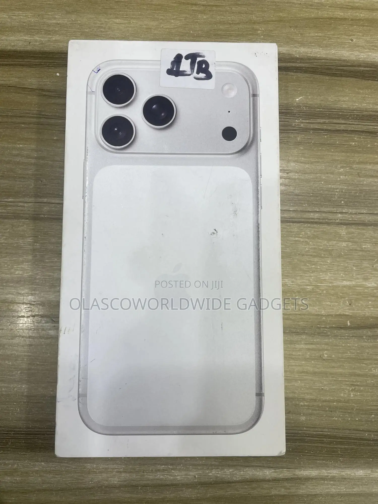 New Apple iPhone 17 Pro Max 1 TB Silver