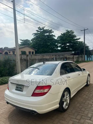 Mercedes-Benz C300 Luxury Sedan RWD (3.0L 6cyl 7A) 2010 White
