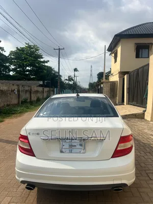 Mercedes-Benz C300 Luxury Sedan RWD (3.0L 6cyl 7A) 2010 White