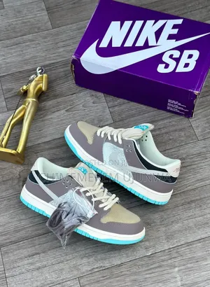 Original Nike Available in Both Colors