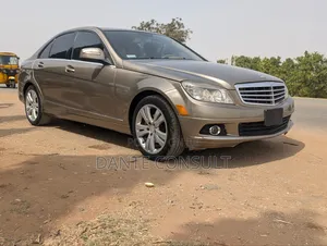 Mercedes-Benz C300 Luxury 4Matic Sedan AWD (3.0L 6cyl 7A) 2011 Gold