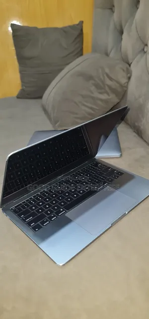 Laptop Apple MacBook Pro 2017 8GB Intel Core I5 SSD 256GB