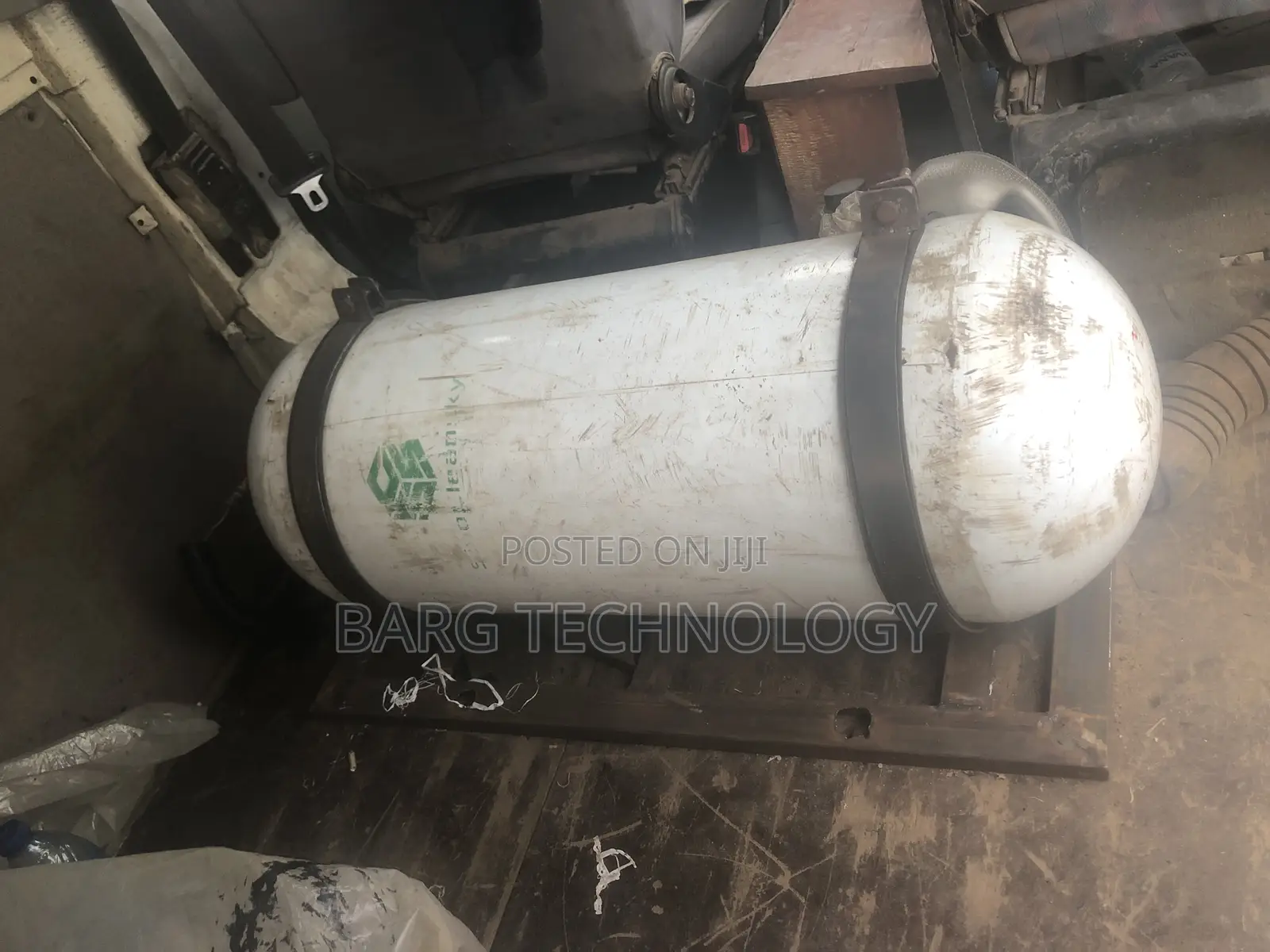 Carburetor Vehicle Conversion to CNG