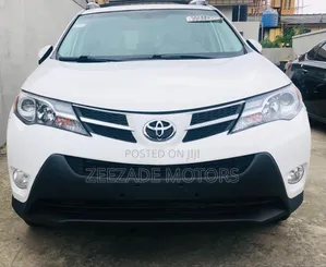 Toyota RAV4 XLE 4dr SUV AWD (2.5L 4cyl 6A) 2015 White