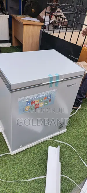 Skyrun 145l Chest Freezer With Adjustable Thermostat