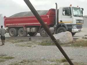 Granite and Chippings (20, 25, 30 Tons)