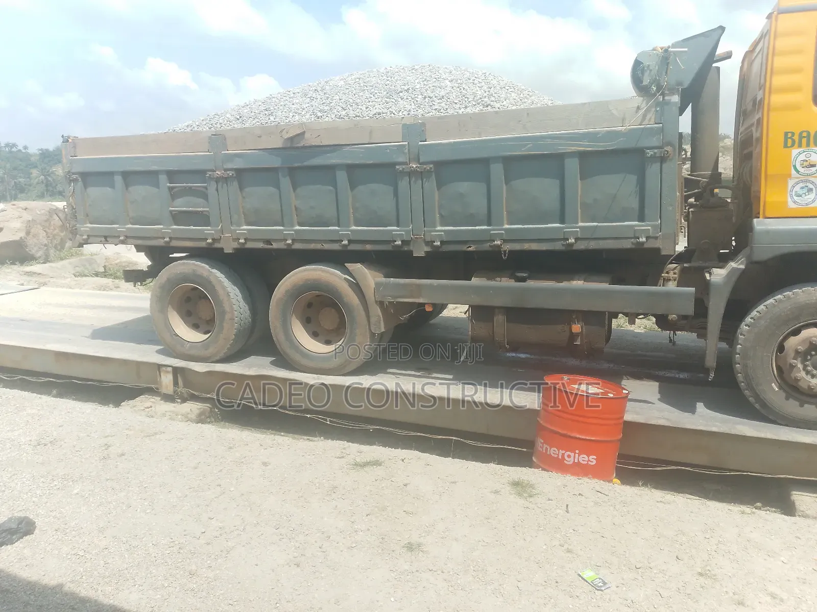 Granite and Chippings (20, 25, 30 Tons)
