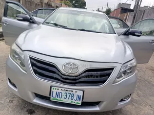 Toyota Camry Base 4dr Sedan (2.5L 4cyl 6M) 2010 Silver