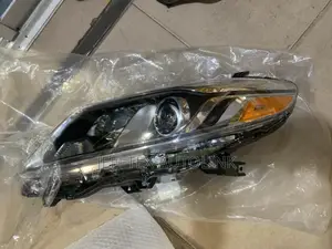 Headlight for Toyota Sienna 2018