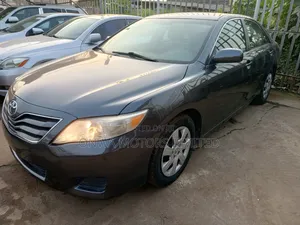 Toyota Camry LE 4dr Sedan (2.5L 4cyl 6AM) 2010 Gray
