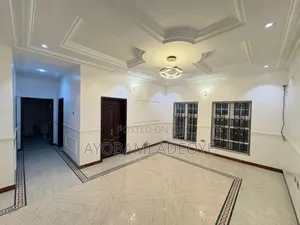 3bdrm Block of Flats in Lekki for rent