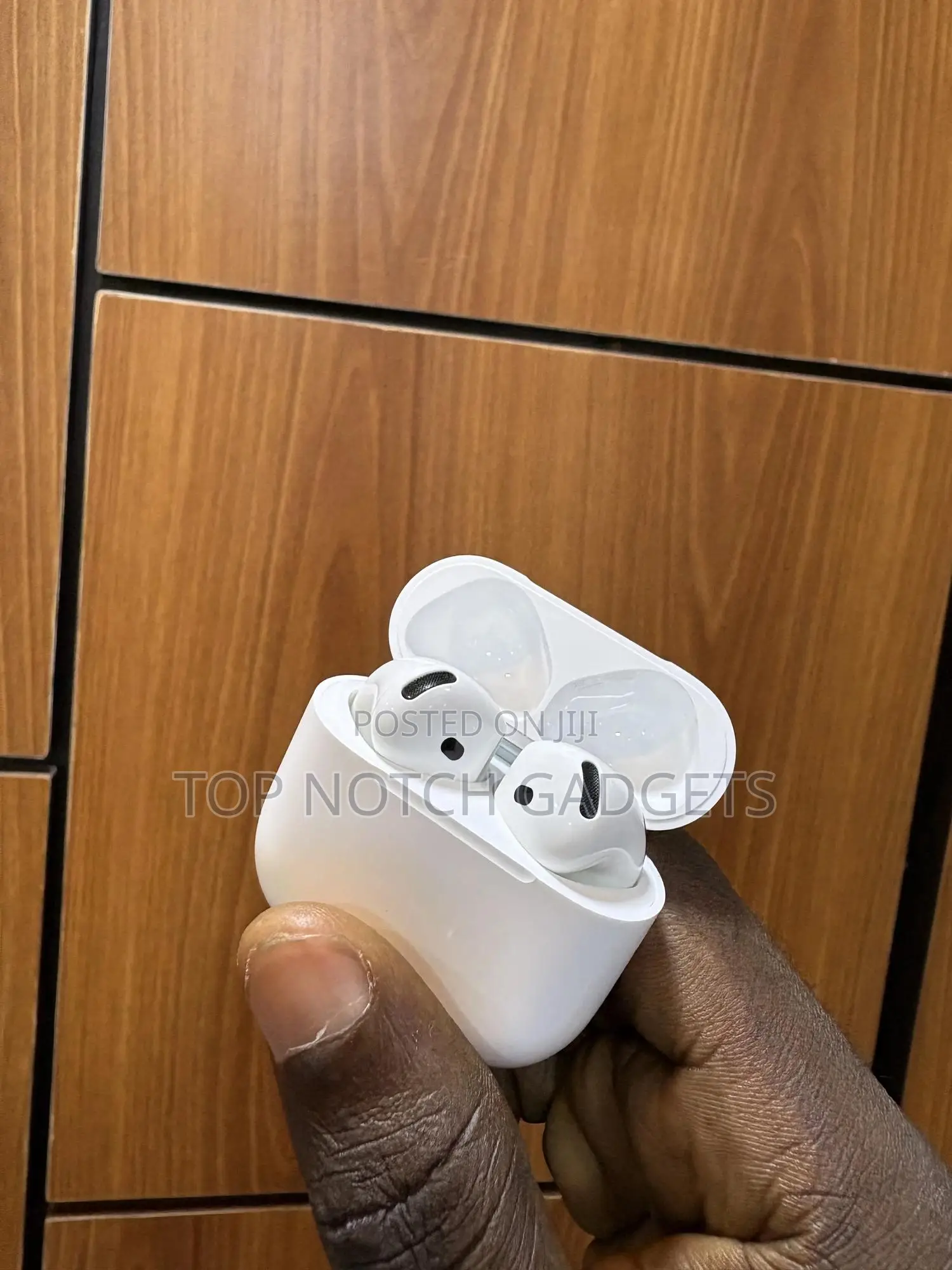 Airpod 4 Active Noise Cancellation
