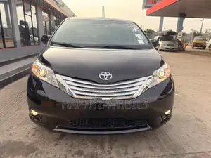 Toyota Sienna XLE 8-Passenger 4dr Minivan (3.5L 6cyl 6A) 2015 Black