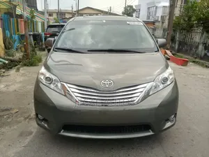 Toyota Sienna XLE 8 Passenger 2011 Green