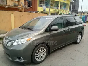 Toyota Sienna XLE 8 Passenger 2011 Green
