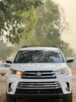 Toyota Highlander LE Plus 4x4 V6 (3.5L 6cyl 8A) 2017 White