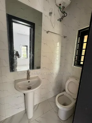 4bdrm Duplex in Chevron for rent