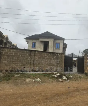 9bdrm Duplex in Akala Express for sale