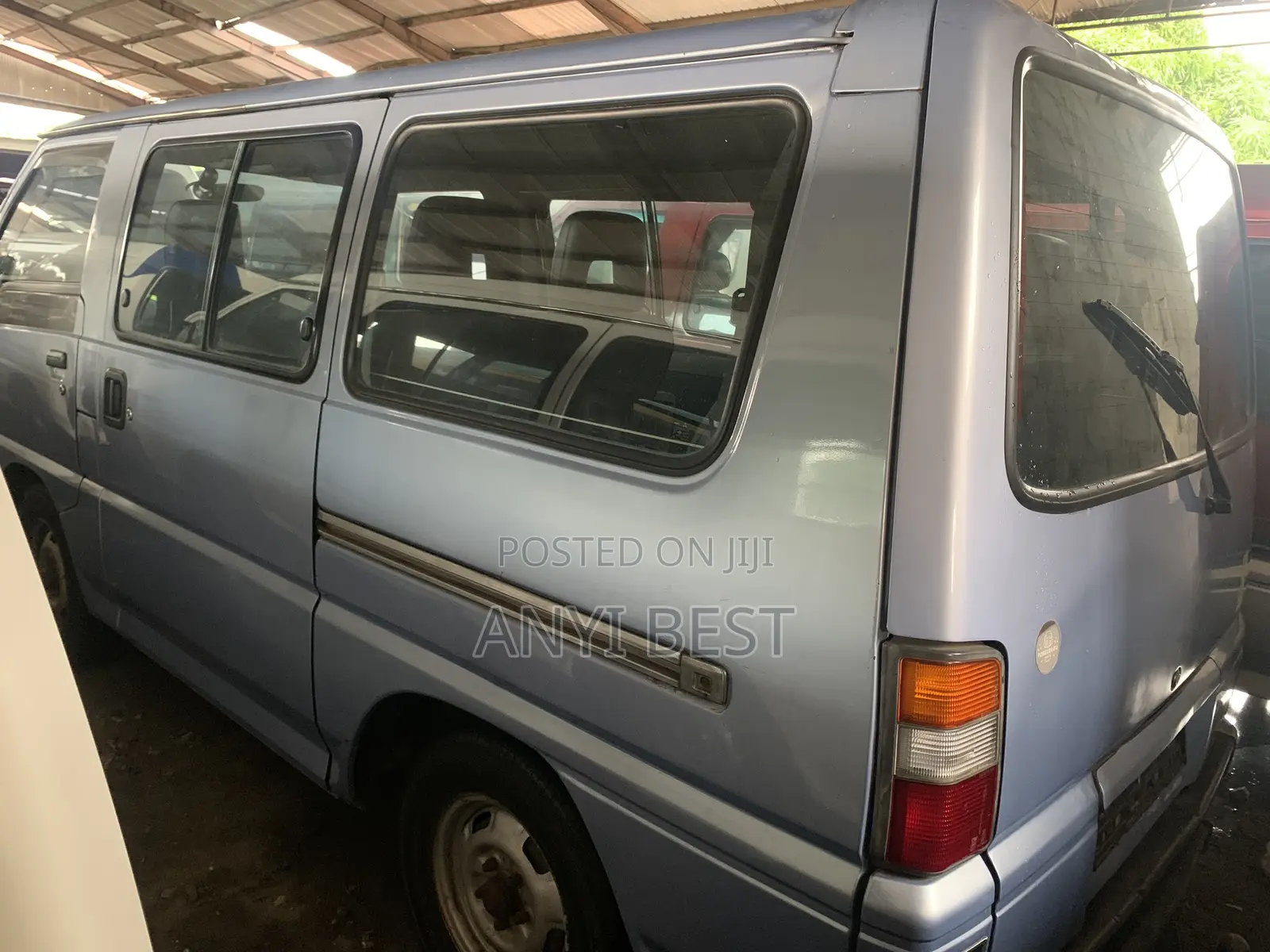 Mitsubishi L300 2002 Silver