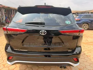 Toyota Highlander XSE 2021 Black