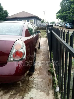 Nissan Altima 2005 Red