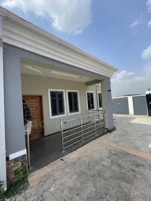 3bdrm Block of Flats in Akala Akobo for rent